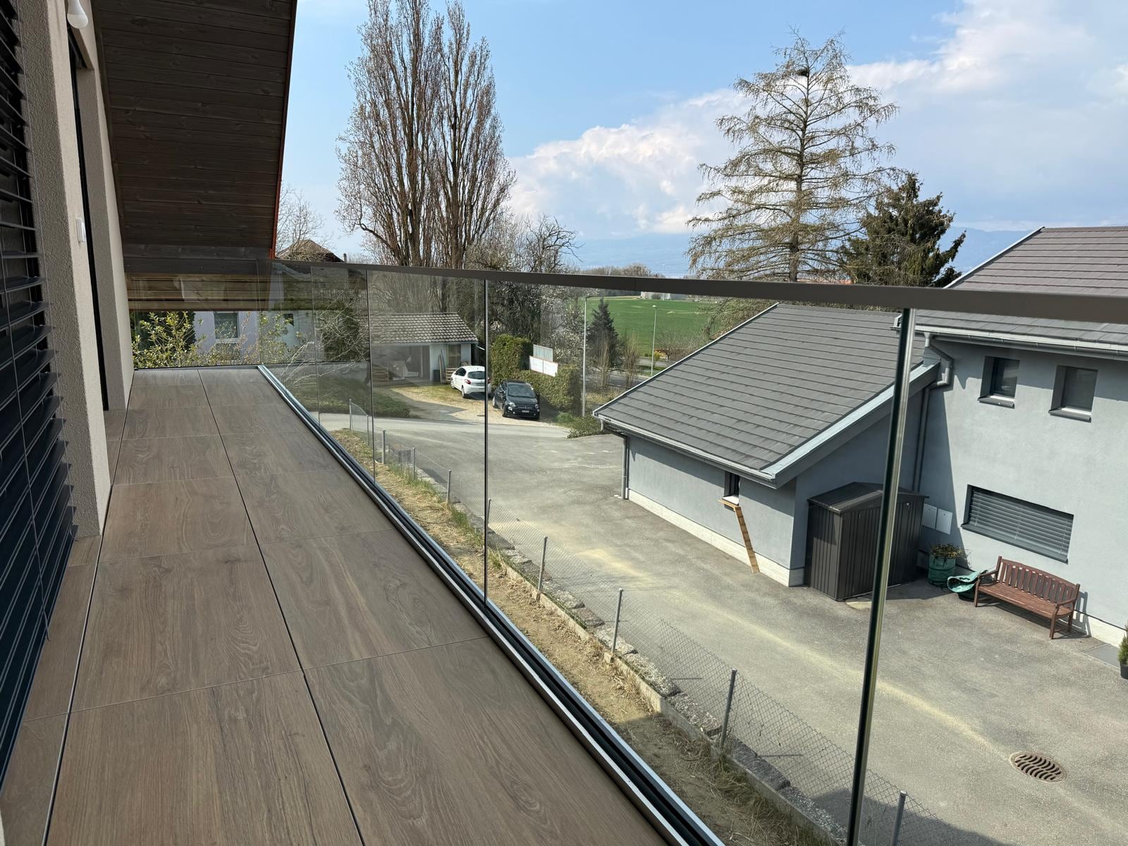 Balcon avec garde-corps en verre sans montants — Chabrey (FR)