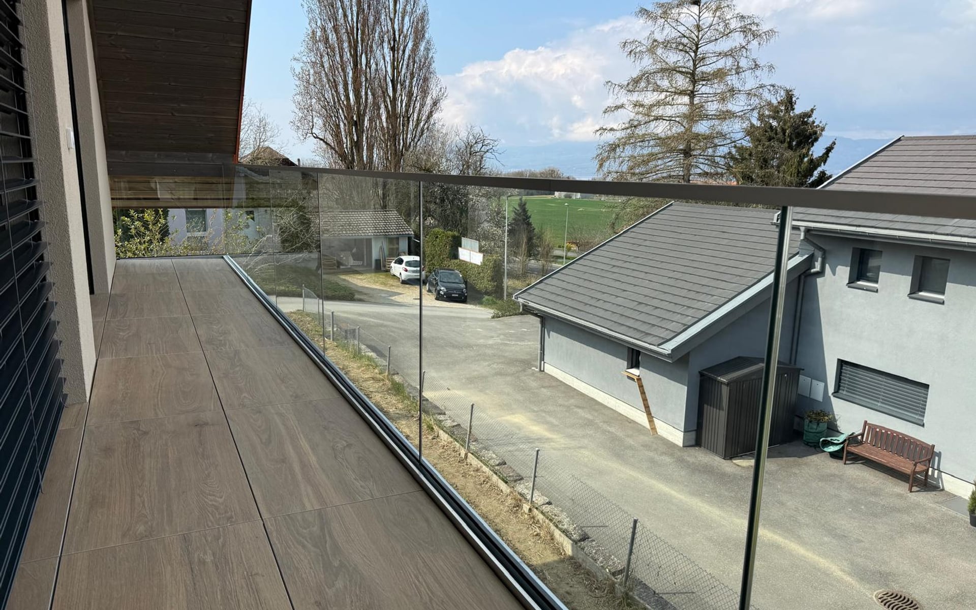 Balcon avec garde-corps en verre sans montants — Chabrey (FR)